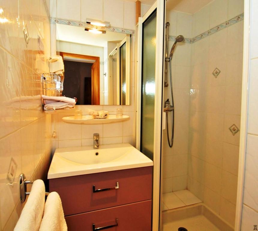 Hotel La Montagne Fleurie 巴里吉斯 客房 照片